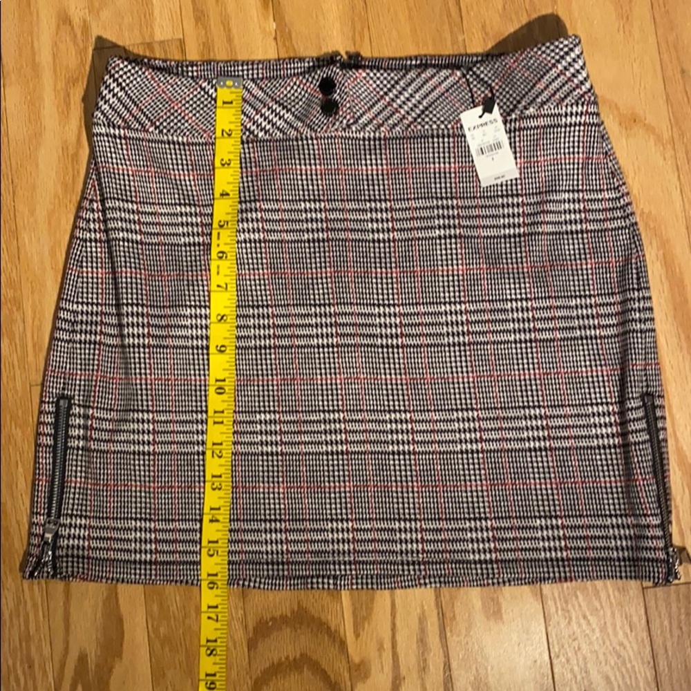 Express plaid mini skirt in red, white and black - Picture 5 of 12